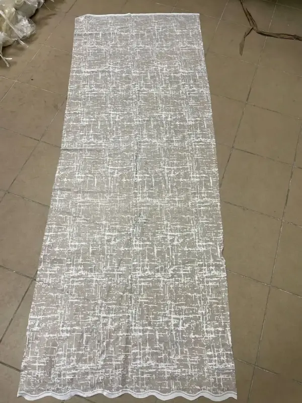 Короткая белая тюль со штрихами оптом со склада