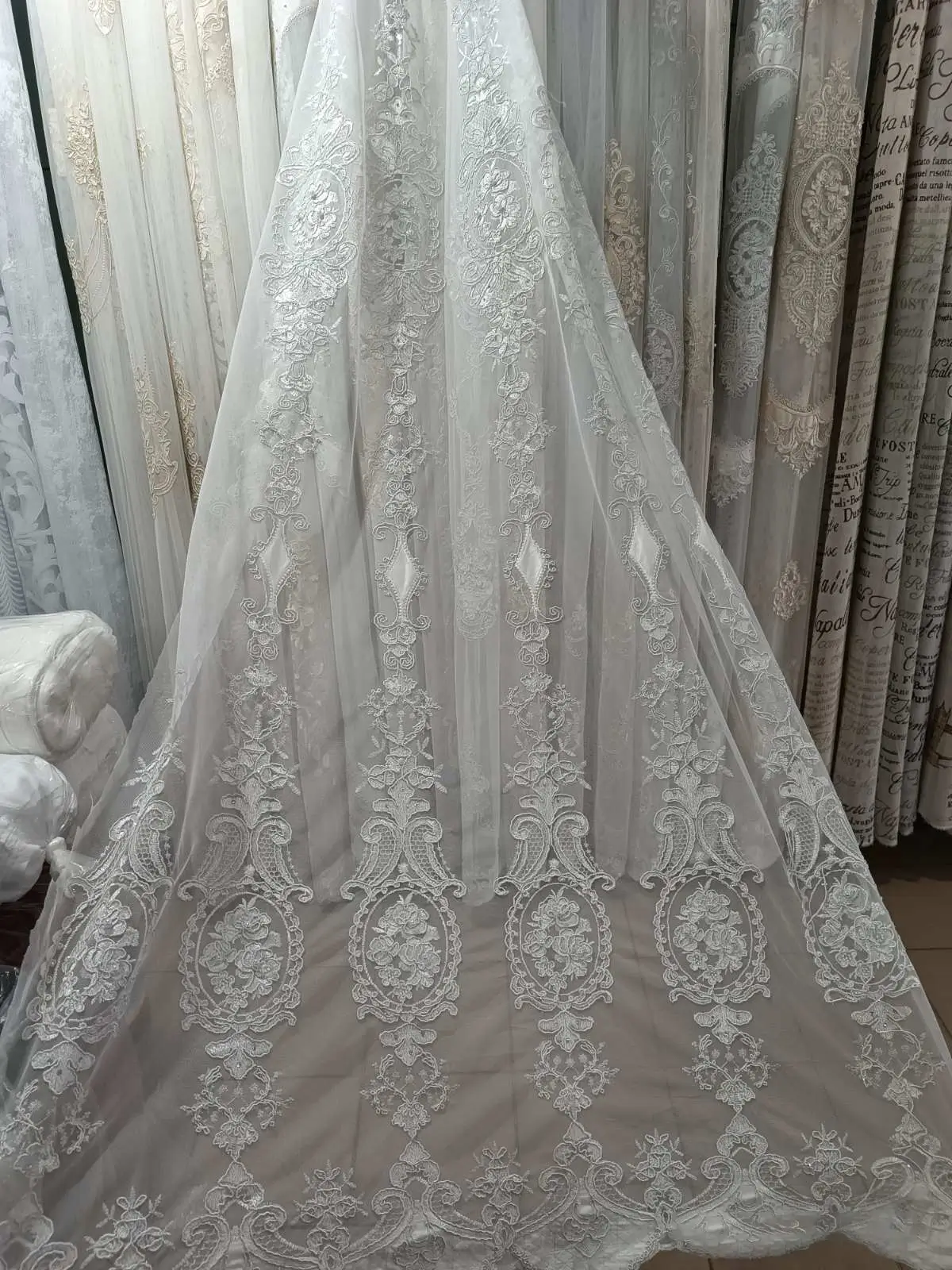 Тюль Fiorella с классической кордовой вышивкой Купить тюль оптом Fiorella с кордовой вышивкой